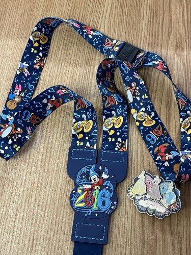 Disney pin badge 2016 - disney,