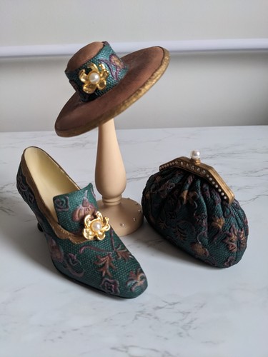 Gorgeous dark green and gold - gorgeous,