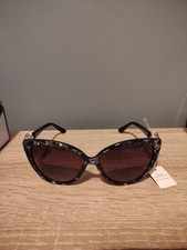Avon Ezrela Sunglasses Made With Swarovski Elements and with original case 