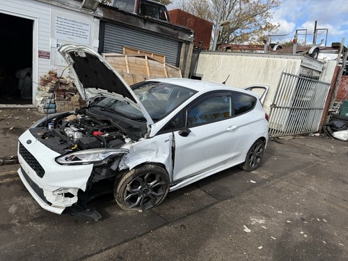 Breaking 8 ford - -, fiesta