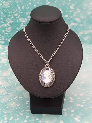 Stunning vintage inspired - stunning,