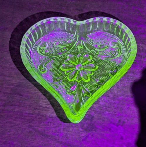 Vintage uranium glass heart - uranium,