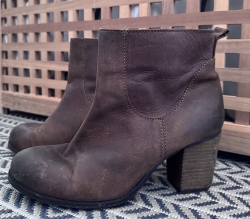 White stuff brown leather - stuff,