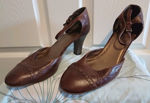 Ladies size pretty brown - size,