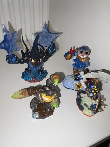 Skylanders figure bundle - skylanders,