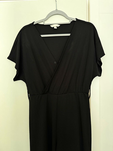 Black neck short - v-neck,