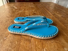DKNY BLUE TOE POLE FLIP FLOPS