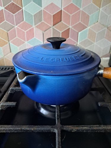 Creuset blue cast iron - le,