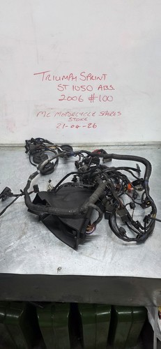 Triumph sprint 1050 main - st,