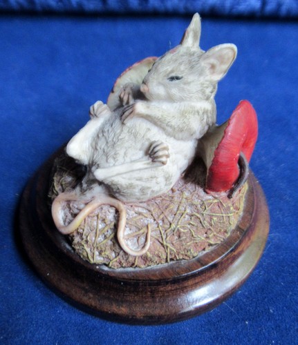 Country artists sculpture - artists,