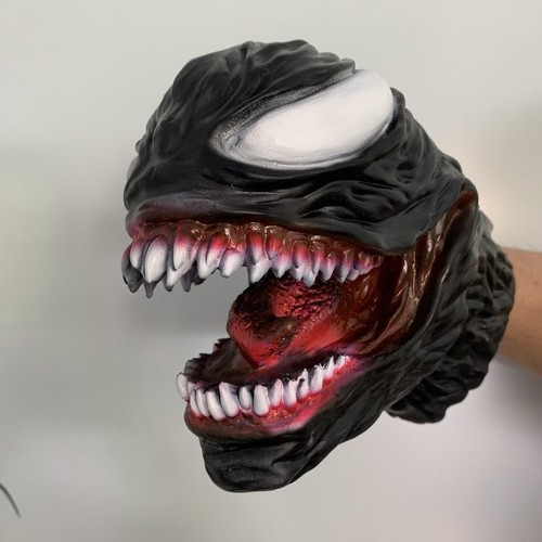 Venom hand puppet cosplay - 3,