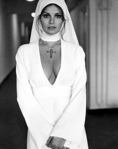 Raquel welch glossy photo - raquel,