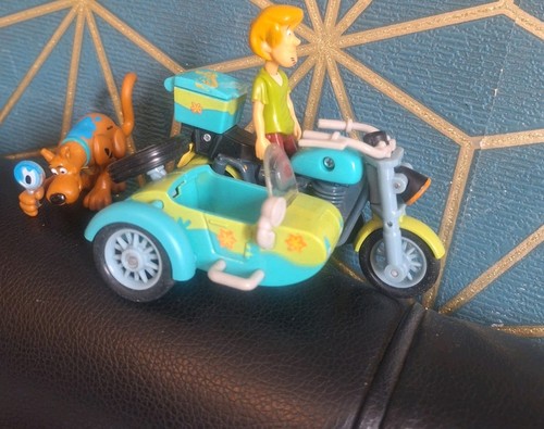 Scooby doo motorside car - doo,