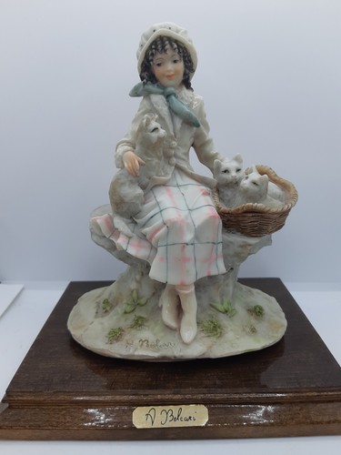 Lady with white cats resin - white,
