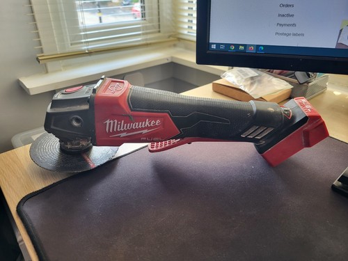 Milwaukee m18 fsagv115xpdb 18v - m18,