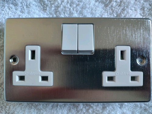 Crabtree double socket - crabtree,