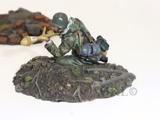 W Britain 25157 WW2 Panzerknacker German Grenadier with Panzerfaust 1944-45