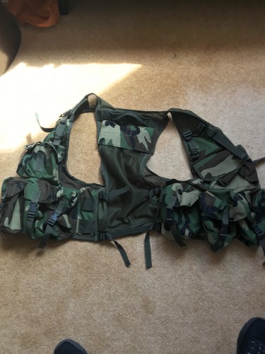 Assault vest very good - in,