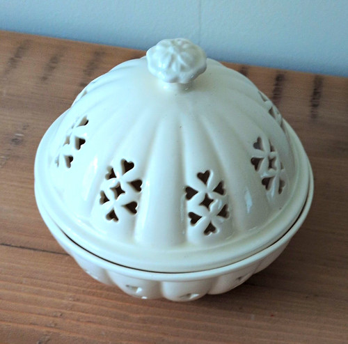 Vintage royal creamware lidded - royal,