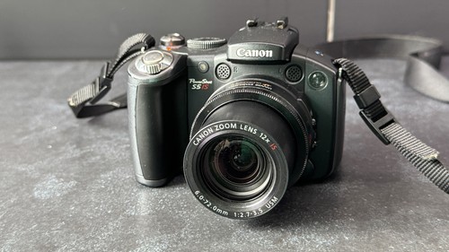 Canon powershot digital - s5, is