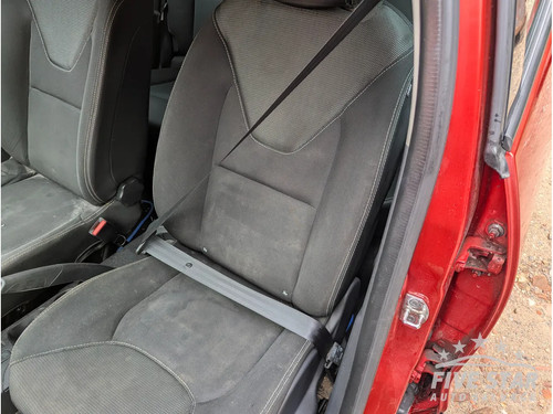 Renault clio front seat belt - seat,