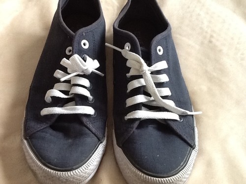 Navey duffer trainers size - navey,
