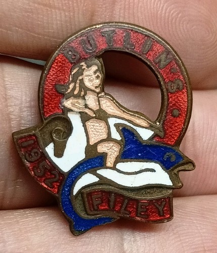 Vintage butlins 1952 - 1952, red