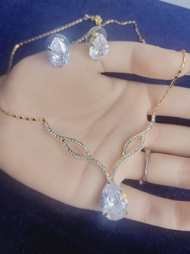 Jewellery portal teardrop