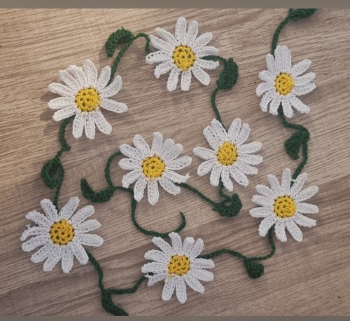 Daisy chain bunting - chain, garland