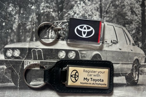 Two toyota keyrings yaris - toyota,