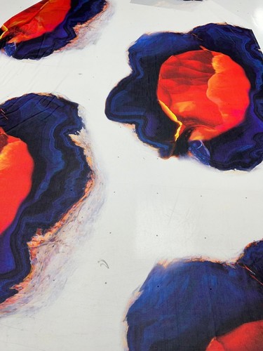 White navy red print - navy,