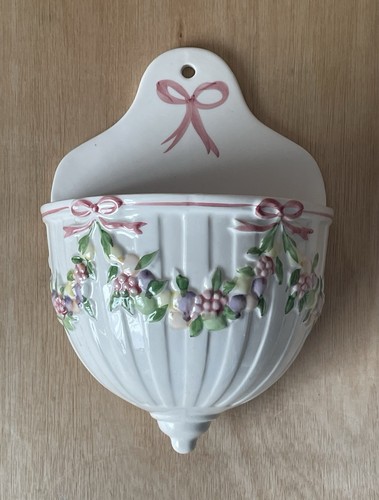 Wall pocket floral relief - floral,