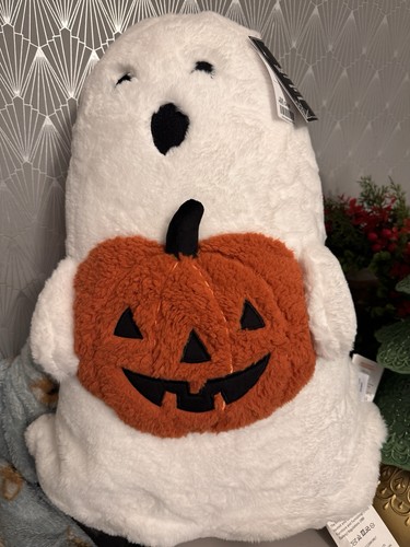 Martha stewart ghost holding - martha,