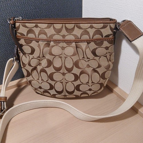 Coach signature shoulder bag - coach,