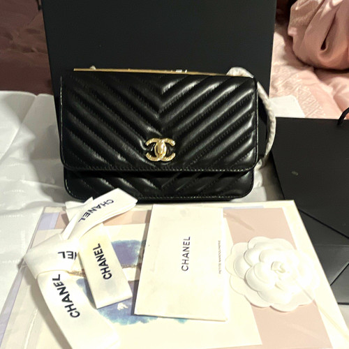 Chanel black chevron quilted - black,