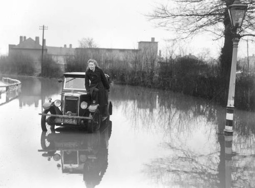 Stranded motorist flood - stranded, in