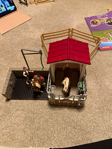 Schleich plastic horse stable - schleich,