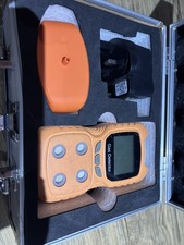 COMBUSTIBLE GAS LEAK DETECTOR