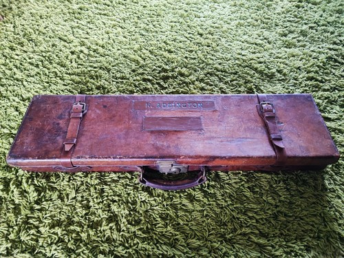 Fine antique hard leather gun - fine,