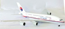 Airbus A380 Malaysia Airlines Skymarks Premium Collectors Model Scale 1:200