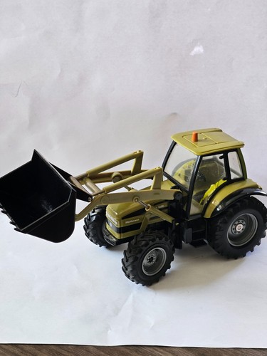 Vintage britains tractors - 1/32,