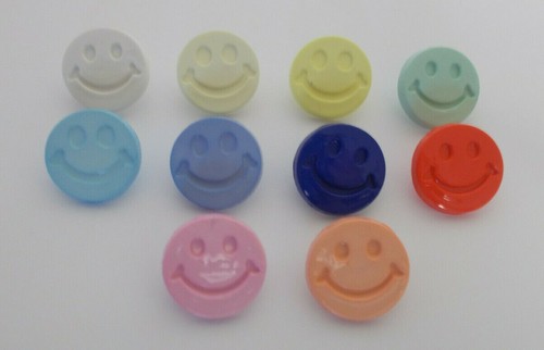 Happy face buttons - 10,