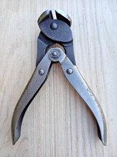 A Lovely Pair Of  MAUN INDUSTRIES Vintage Sprung Wide End Cutters