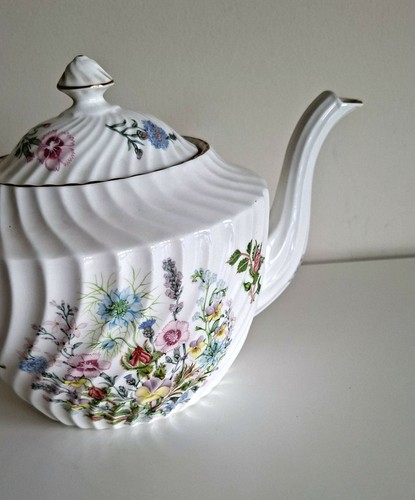 Aynsley wild tudor bone - aynsley,