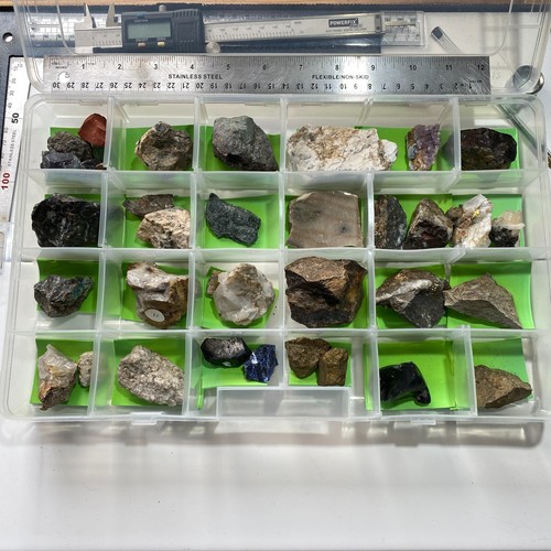 Mineral rock specimens in - mineral,