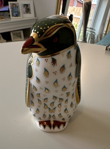 Royal crown derby - royal, rockhopper