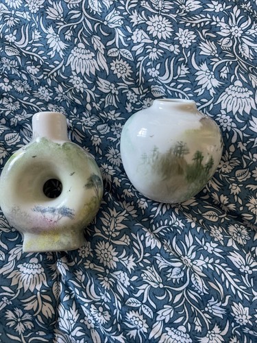 Two small chinese vases - small,