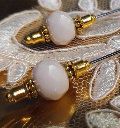 5cm long stick - pins,