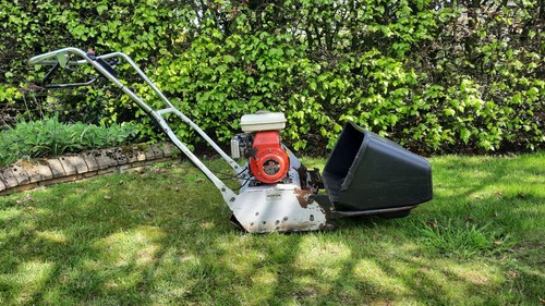 Honda cylinder lawnmower - 16",