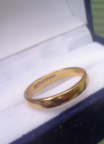22ct gold wedding ring band - 22ct,